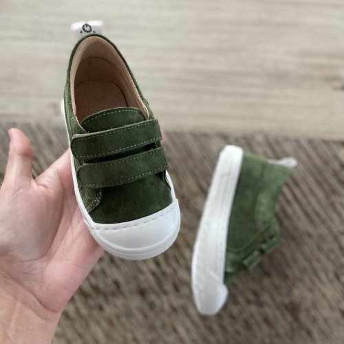 Sneakers green