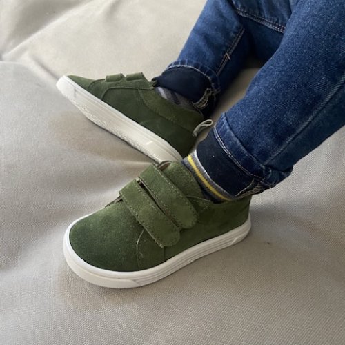 Sneakers green